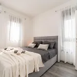 Valy With Heated Pool Privlaka (Zadar)