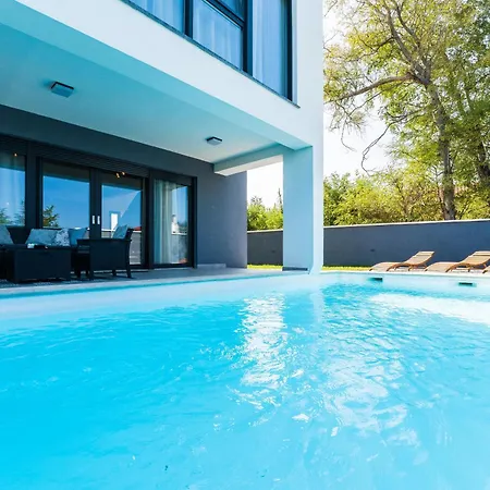 빌라 Valy With Heated Pool 프리블라카