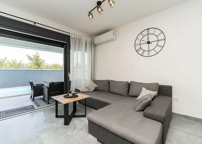 Valy With Heated Pool Villa *