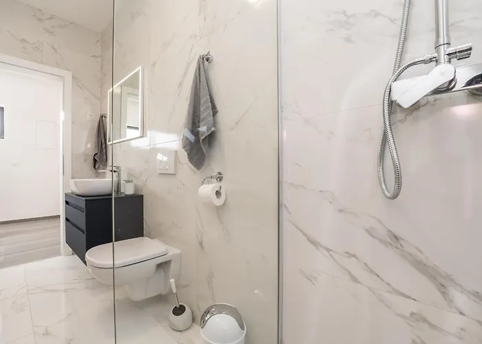 Valy With Heated Pool