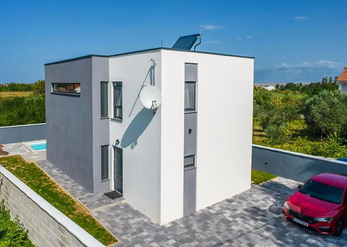 Valy With Heated Pool Villa *