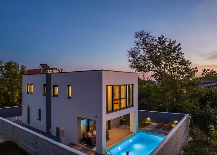 Valy With Heated Pool Villa *