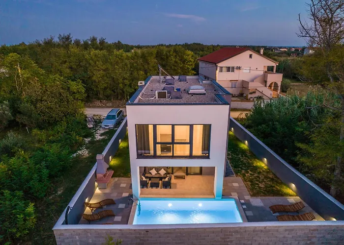 Valy With Heated Pool Privlaka (Zadar)