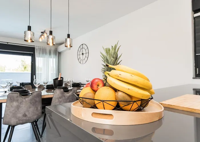 Valy With Heated Pool Villa