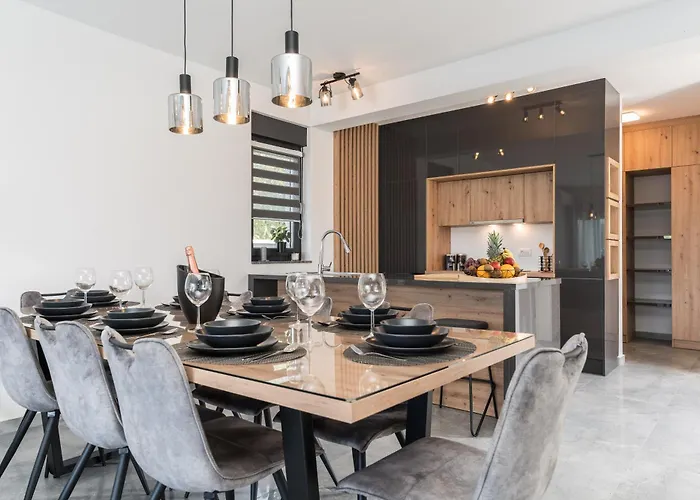 Valy With Heated Pool