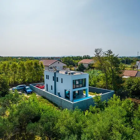 Villa Valy With Heated Pool *