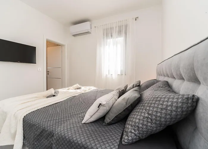 Valy With Heated Pool Vila Privlaka (Zadar)