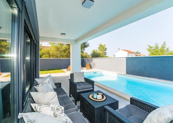 Valy With Heated Pool פריבלאקה