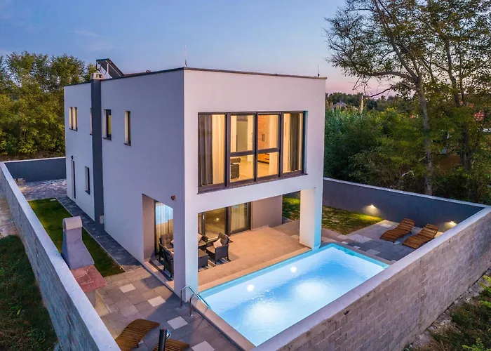 Valy With Heated Pool Villa *