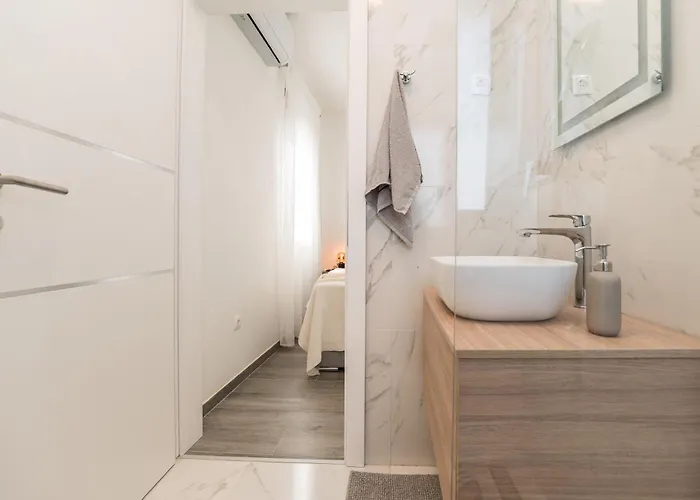 Valy With Heated Pool Villa