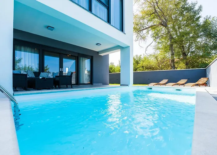 וילה Valy With Heated Pool פריבלאקה