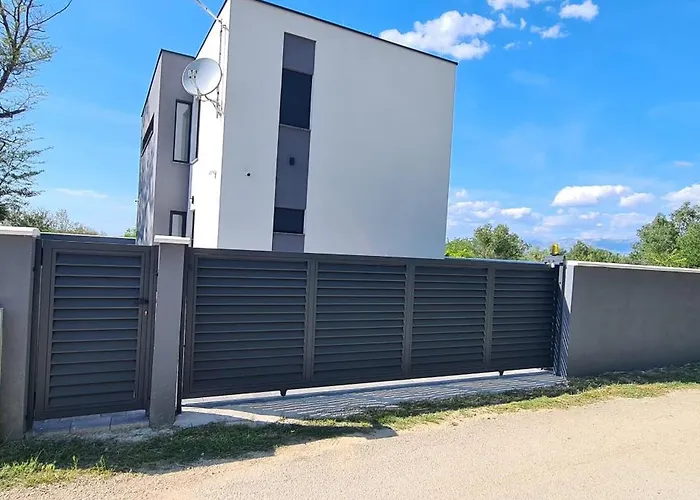 Valy With Heated Pool Privlaka (Zadar)